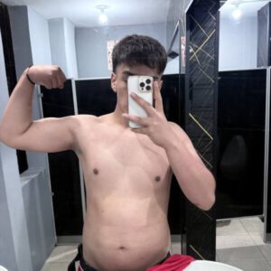 Luciano 18 años de edad quieres ver como le mete la verga a tu esposa un wey de 18 años?